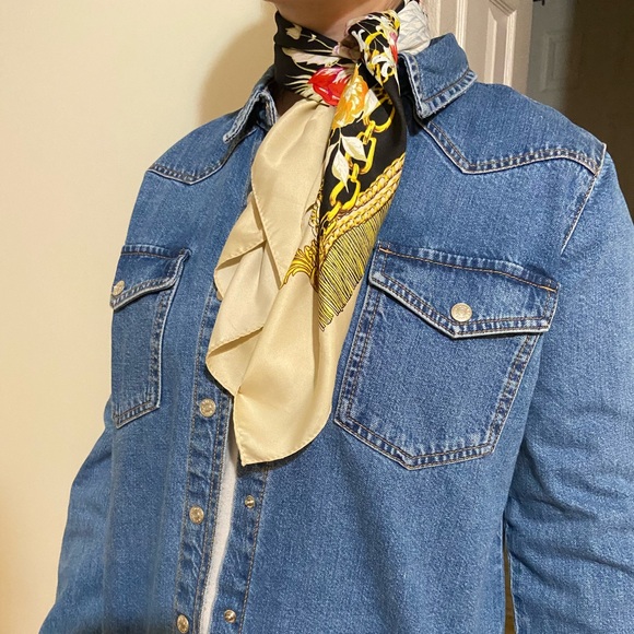 Mango Scarf with flowers - Picture 5 of 5